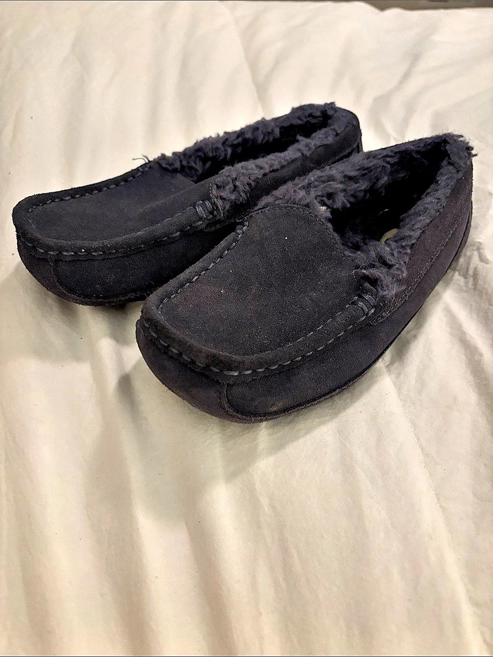 UGG Ascot Kids Navy Suede Slippers size 1